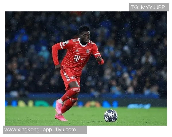 志在必得!拜仁海报展现阿方索戴维斯与杰克逊斗志昂扬的决心