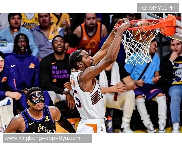 浓眉谈球队精神：信任与竞争并重展现团队凝聚力与斗志