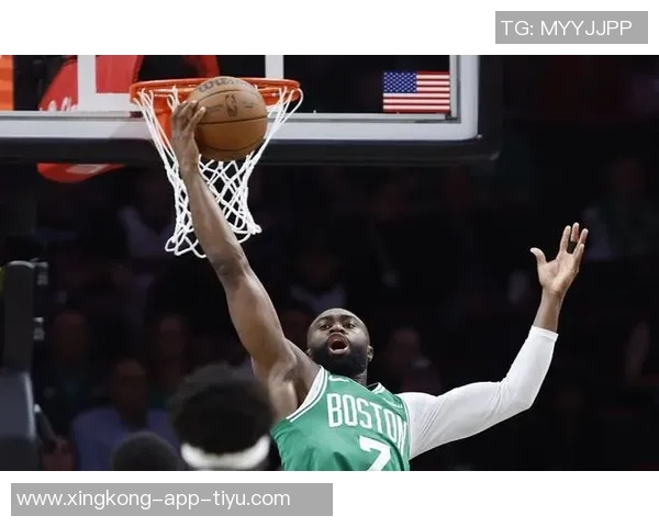 杰伦布朗独力难支28投15中砍下32分却难救球队于水深火热之中